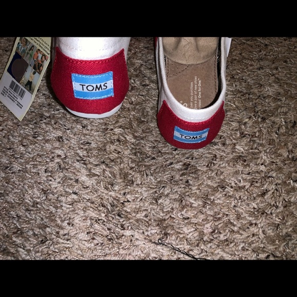 Women’s Toms Red & White Brand New - Picture 5 of 6